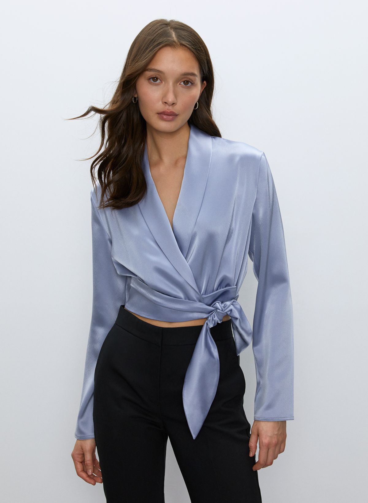 https://aritzia.scene7.com/is/image/Aritzia/s20_01_a02_74434_18566_on_a?wid=1200