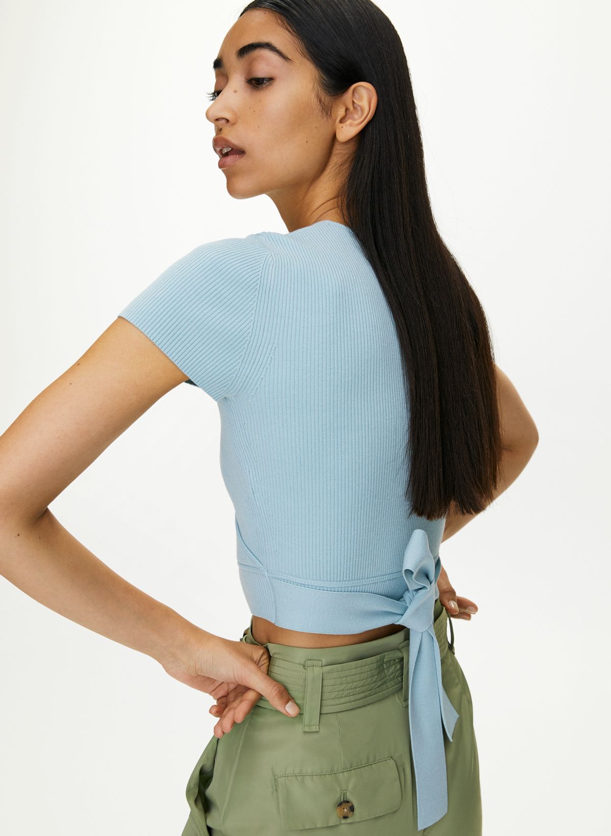 BEST TOPS FOR SMALL CHEST  ARITZIA, JOAH BROWN + MORE 