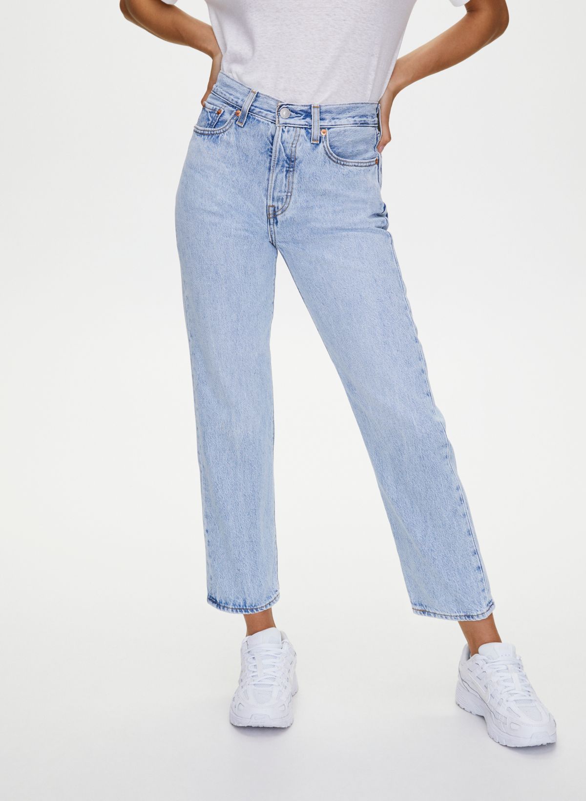 Wedgie Fit Straight Jeans - Light Wash