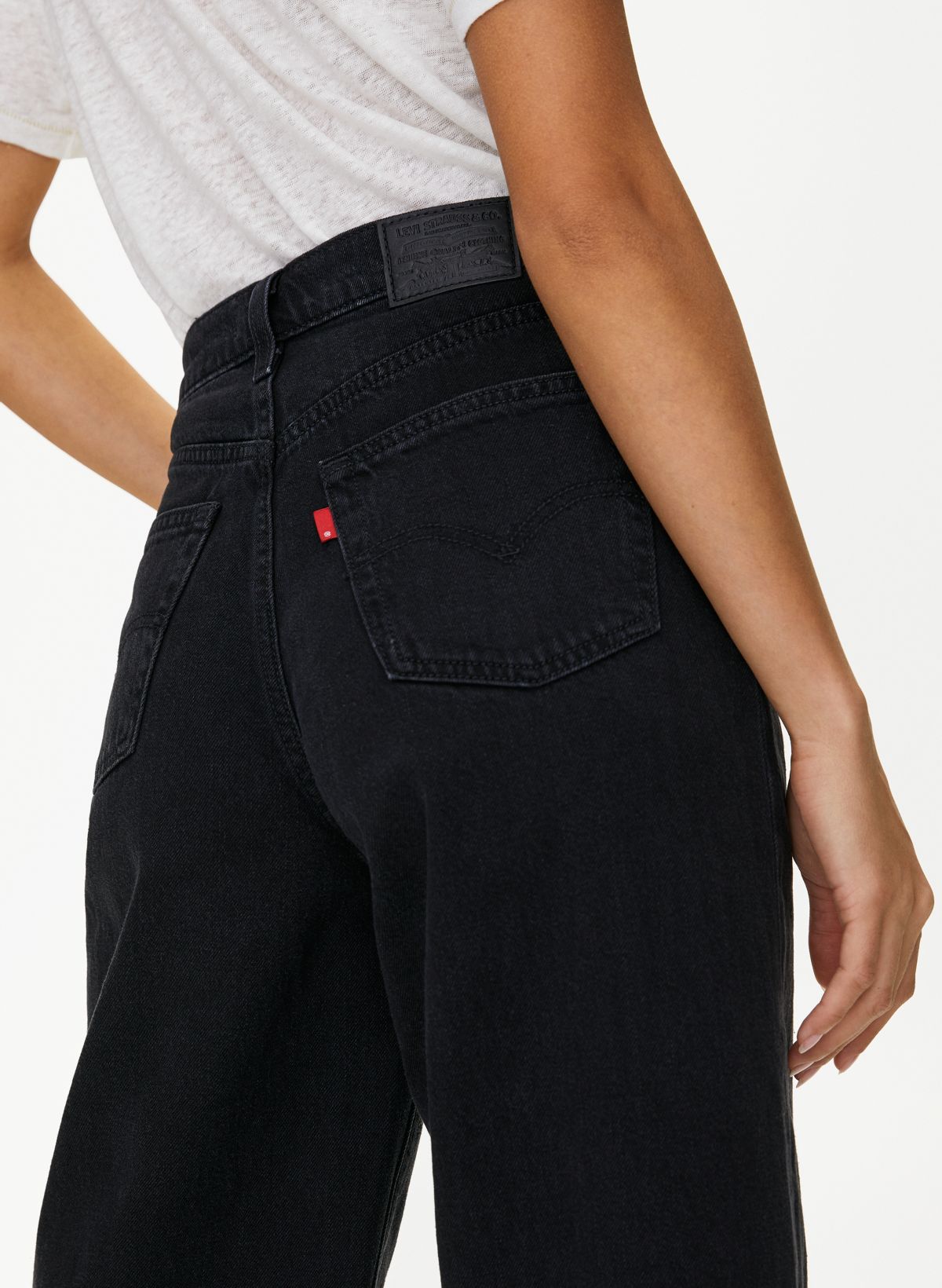 Levi's BALLOON LEG BLACK BOOK | Aritzia US