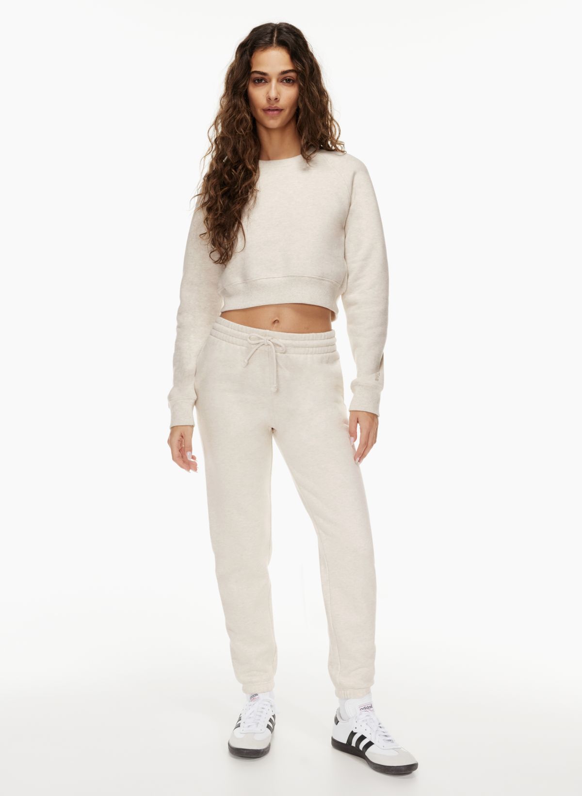 16 Trendy Sweatpants That Combine Style and Comfort