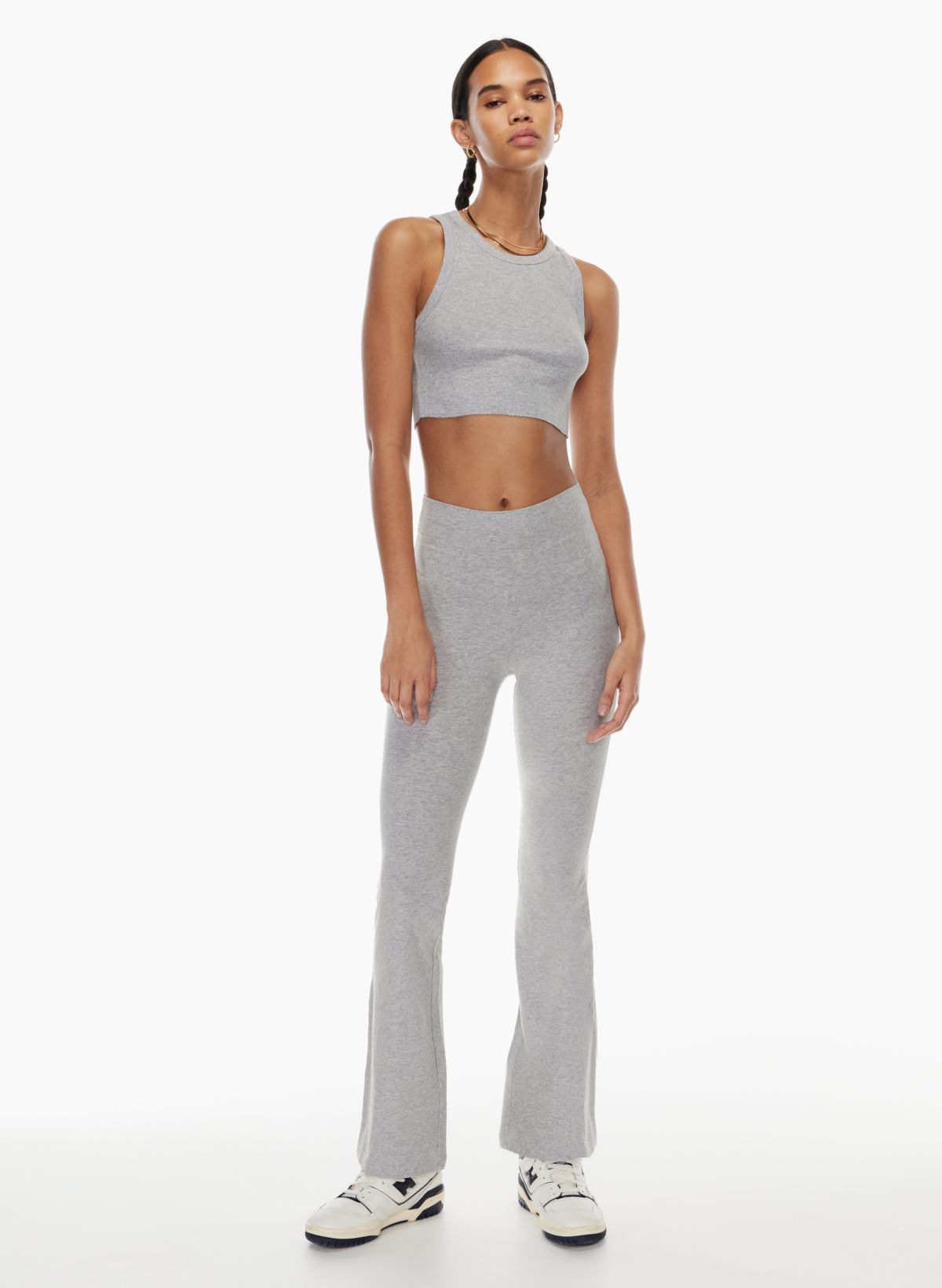 https://aritzia.scene7.com/is/image/Aritzia/s22_03_a06_94282_4425_on_a?wid=1200