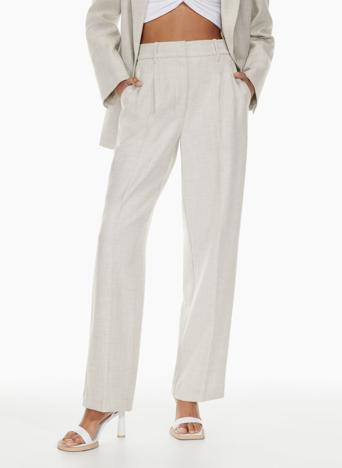 Aritzia effortless pants 🤝 @SKIMS fits everybody square neck