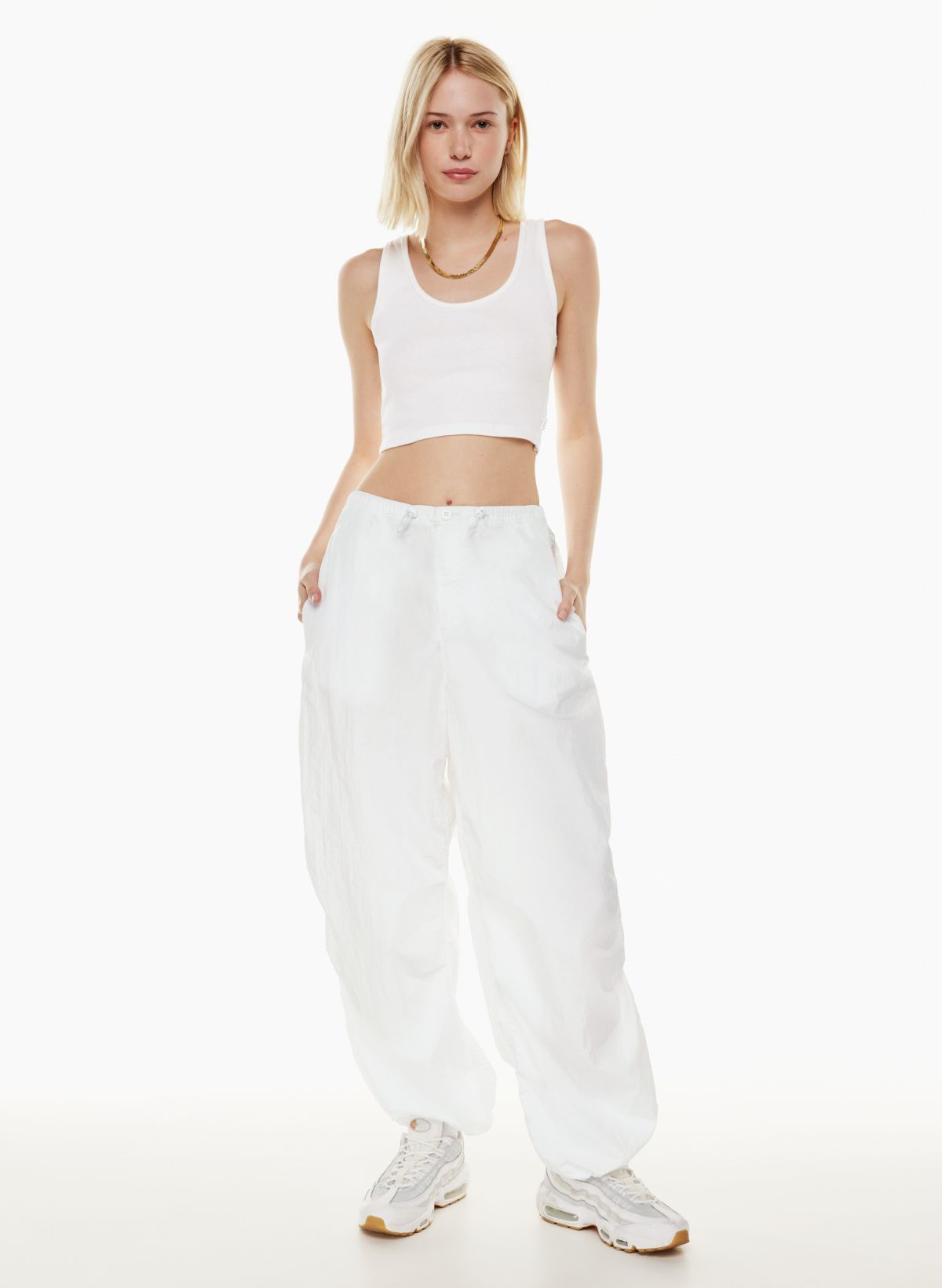 https://aritzia.scene7.com/is/image/Aritzia/s23_00_a01_78077_1275_on_b?wid=1200