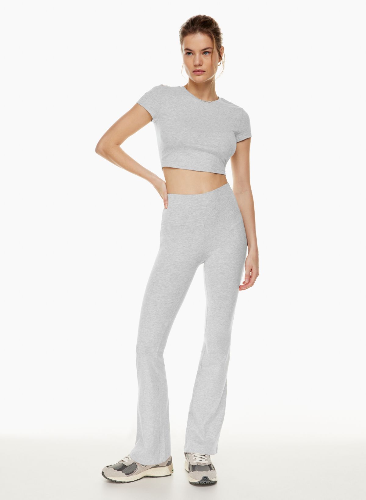 https://aritzia.scene7.com/is/image/Aritzia/s23_03_a06_100151_4425_on_a?wid=1200