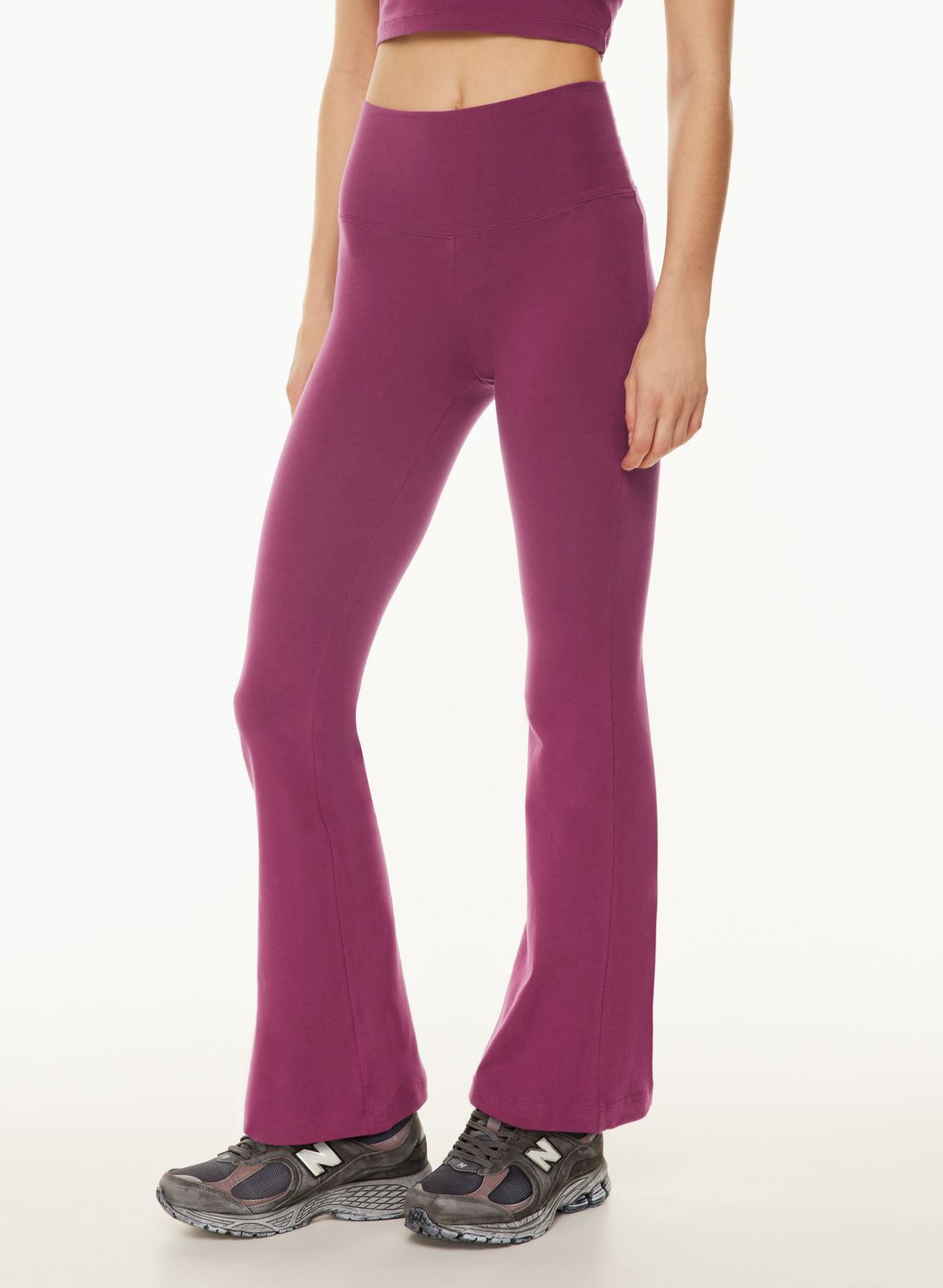 Tna CHILL ATMOSPHERE FLARE HI-RISE LEGGING | Aritzia US