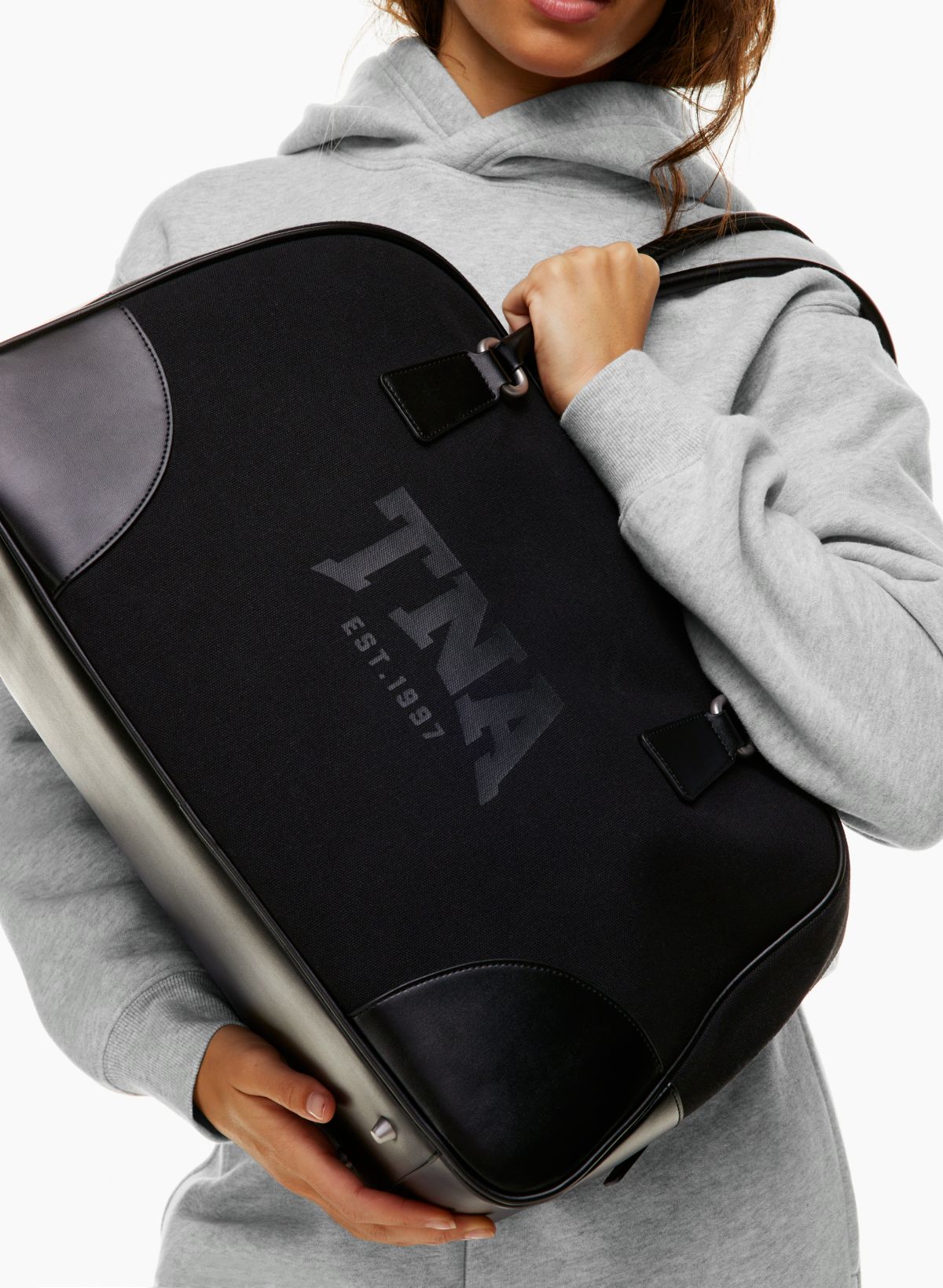 Tna duffle sales bag aritzia