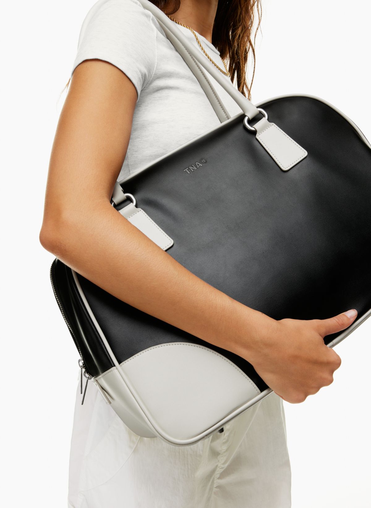 Aritzia Black Shoulder Bags for Women