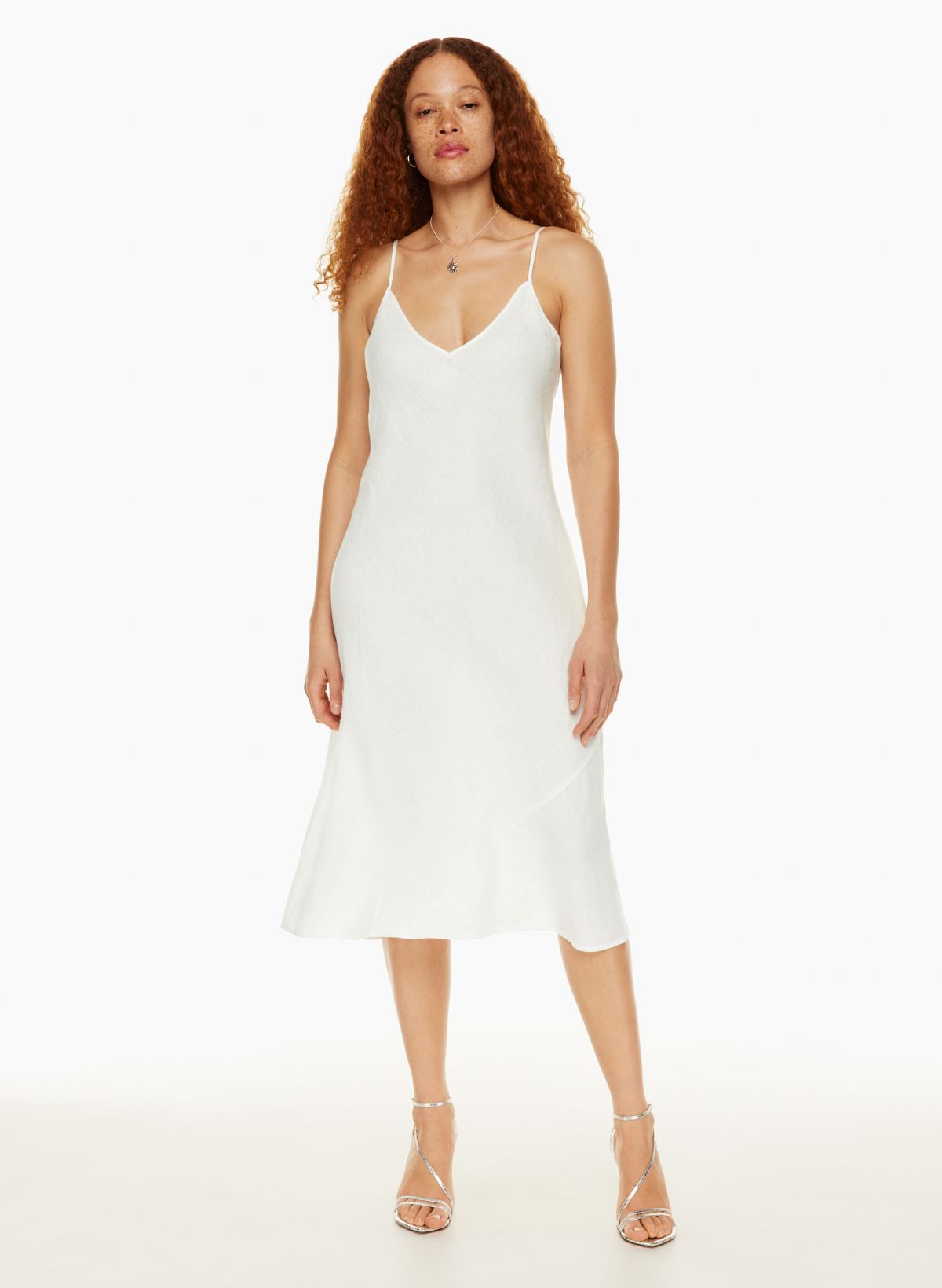 https://aritzia.scene7.com/is/image/Aritzia/s23_04_a08_98315_1275_on_a?wid=1200