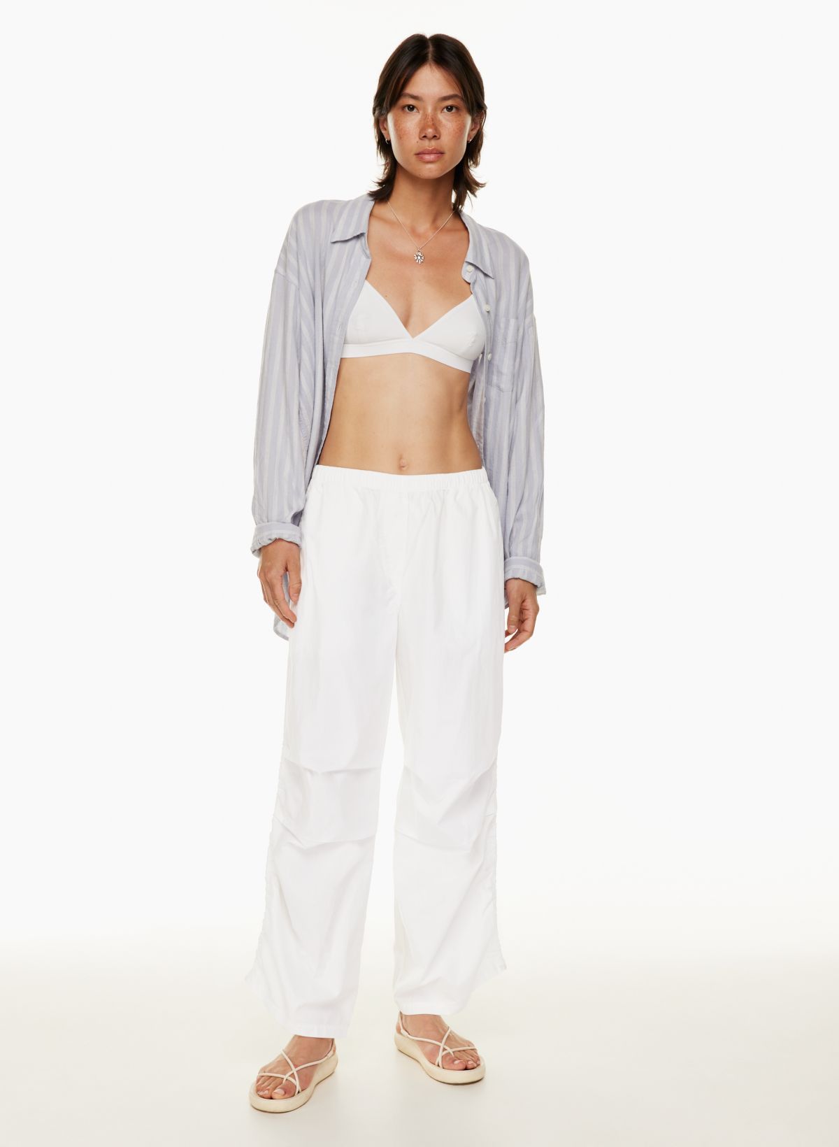 https://aritzia.scene7.com/is/image/Aritzia/s23_07_a06_109370_1275_on_a?wid=1200