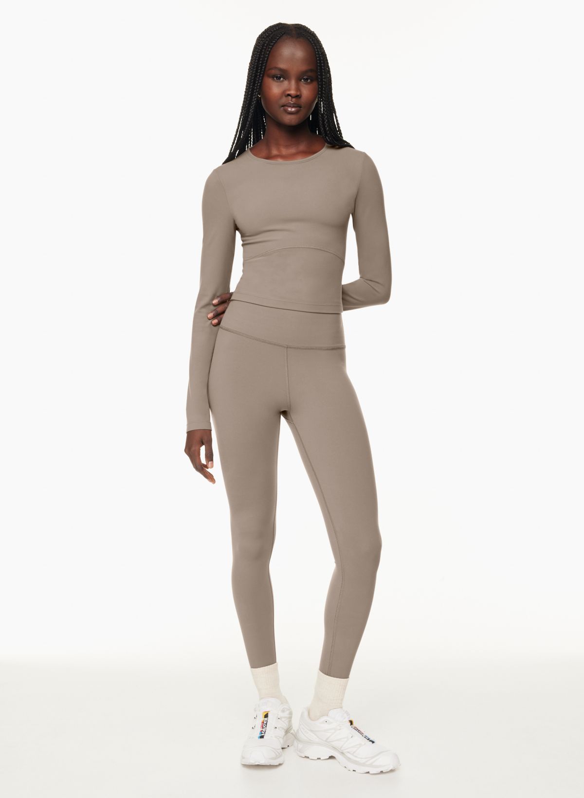 https://aritzia.scene7.com/is/image/Aritzia/s23_19_a06_94426_19049_on_a?wid=1200