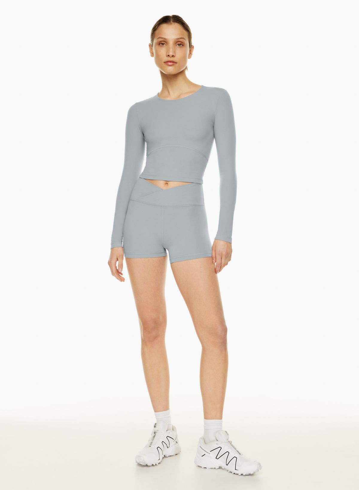 https://aritzia.scene7.com/is/image/Aritzia/s23_19_a26_107365_30226_on_a?wid=1200