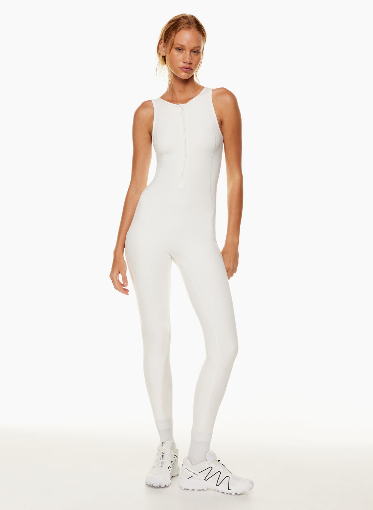 https://aritzia.scene7.com/is/image/Aritzia/s23_19_a27_109777_29801_on_a?wid=1200