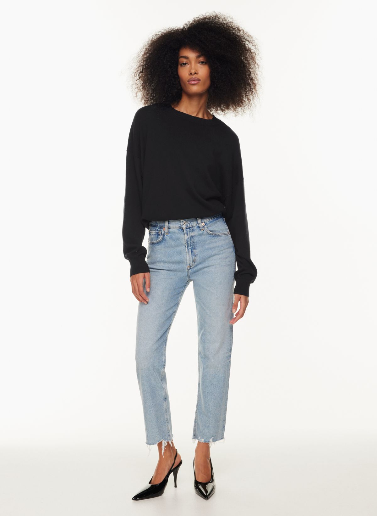 https://aritzia.scene7.com/is/image/Aritzia/s23_98_a06_100063_27123_on_a?wid=1200