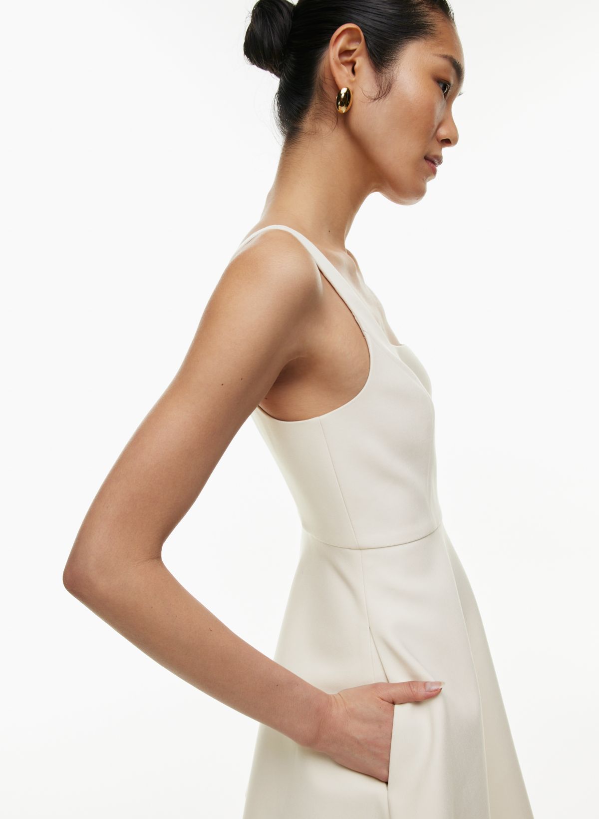 Aritzia, Dresses