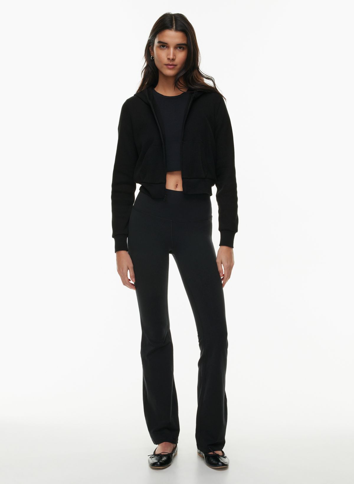 https://aritzia.scene7.com/is/image/Aritzia/s24_03_a06_110333_1274_on_a?wid=1200