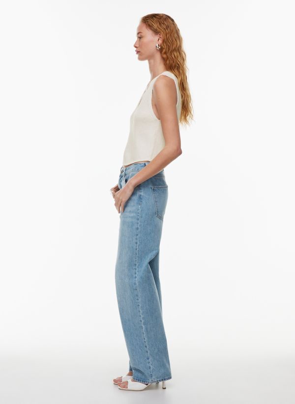 https://aritzia.scene7.com/is/image/Aritzia/s24_04_a03_115811_11420_on_d?wid=600