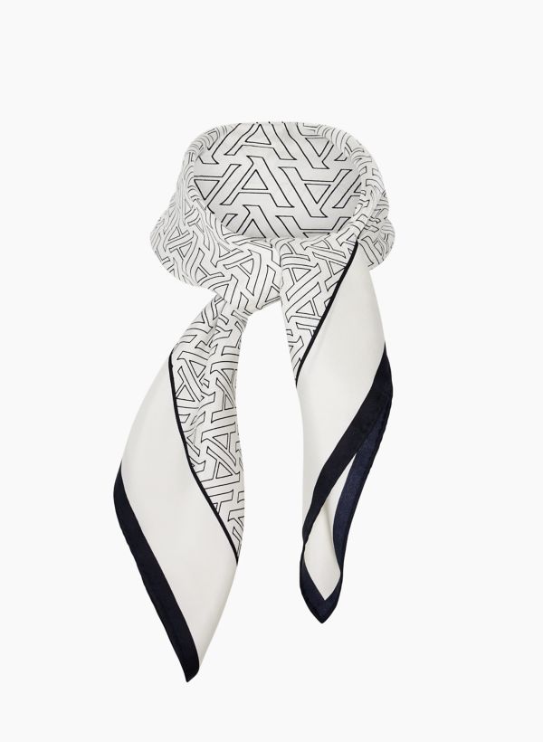 Essentials Women's Blanket Scarf, White, One Size : :  Clothing, Shoes & Accessories