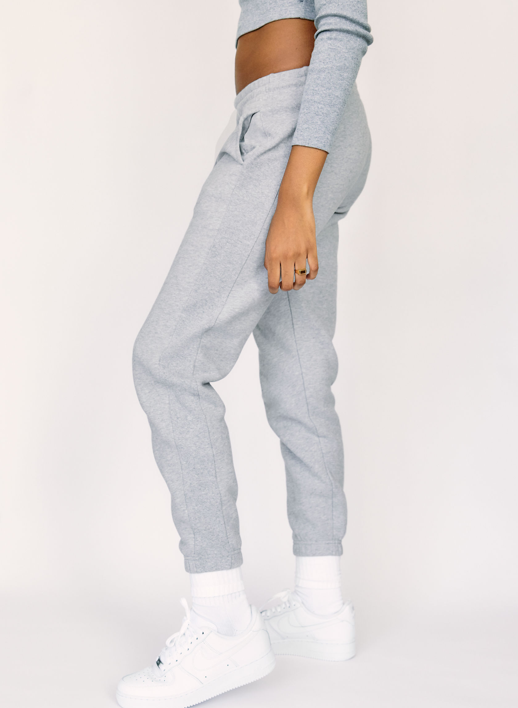 aritzia sweatpant