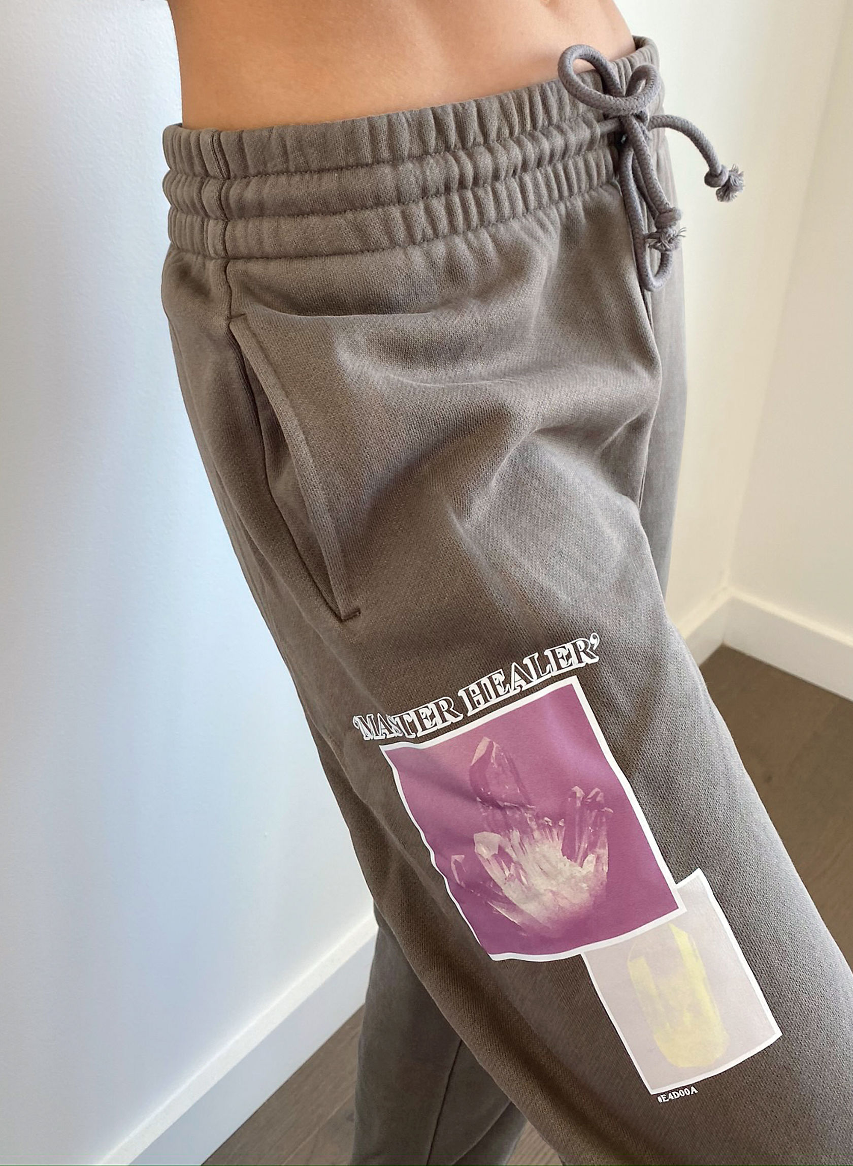 aritzia iconic sweatpant