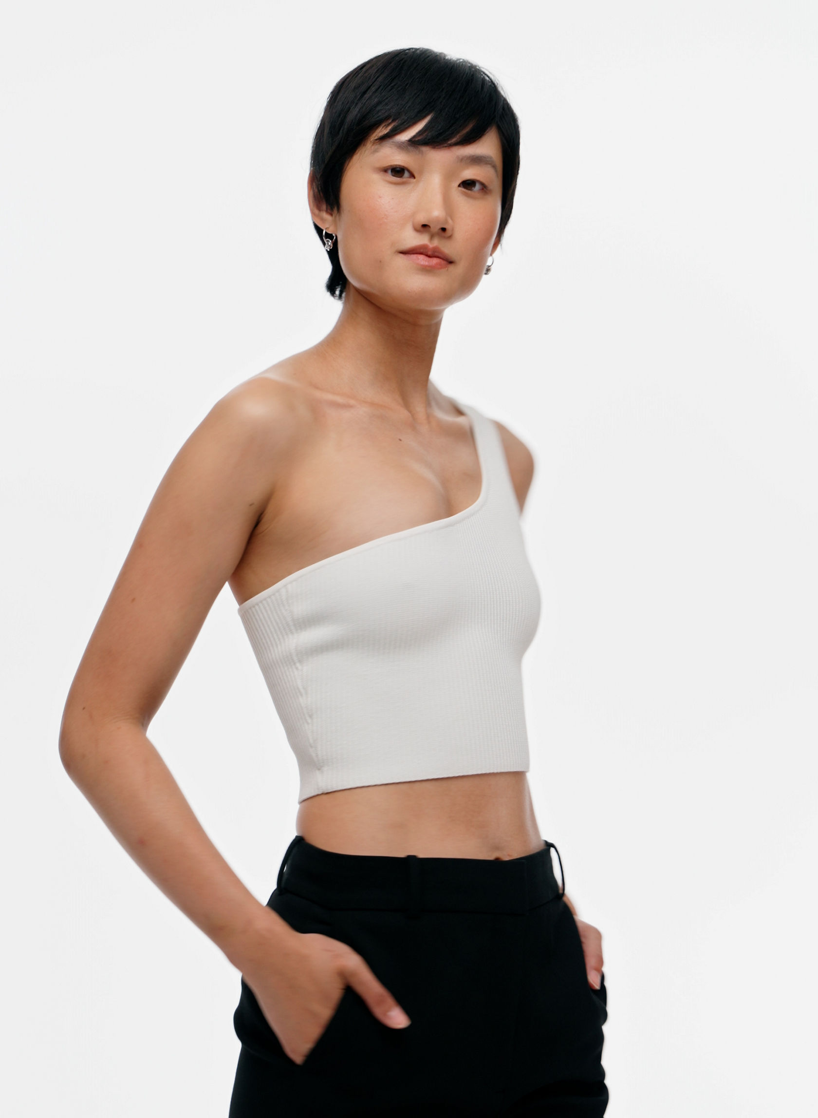 ONE-SHOULDER CROPPED TANK | Aritzia 