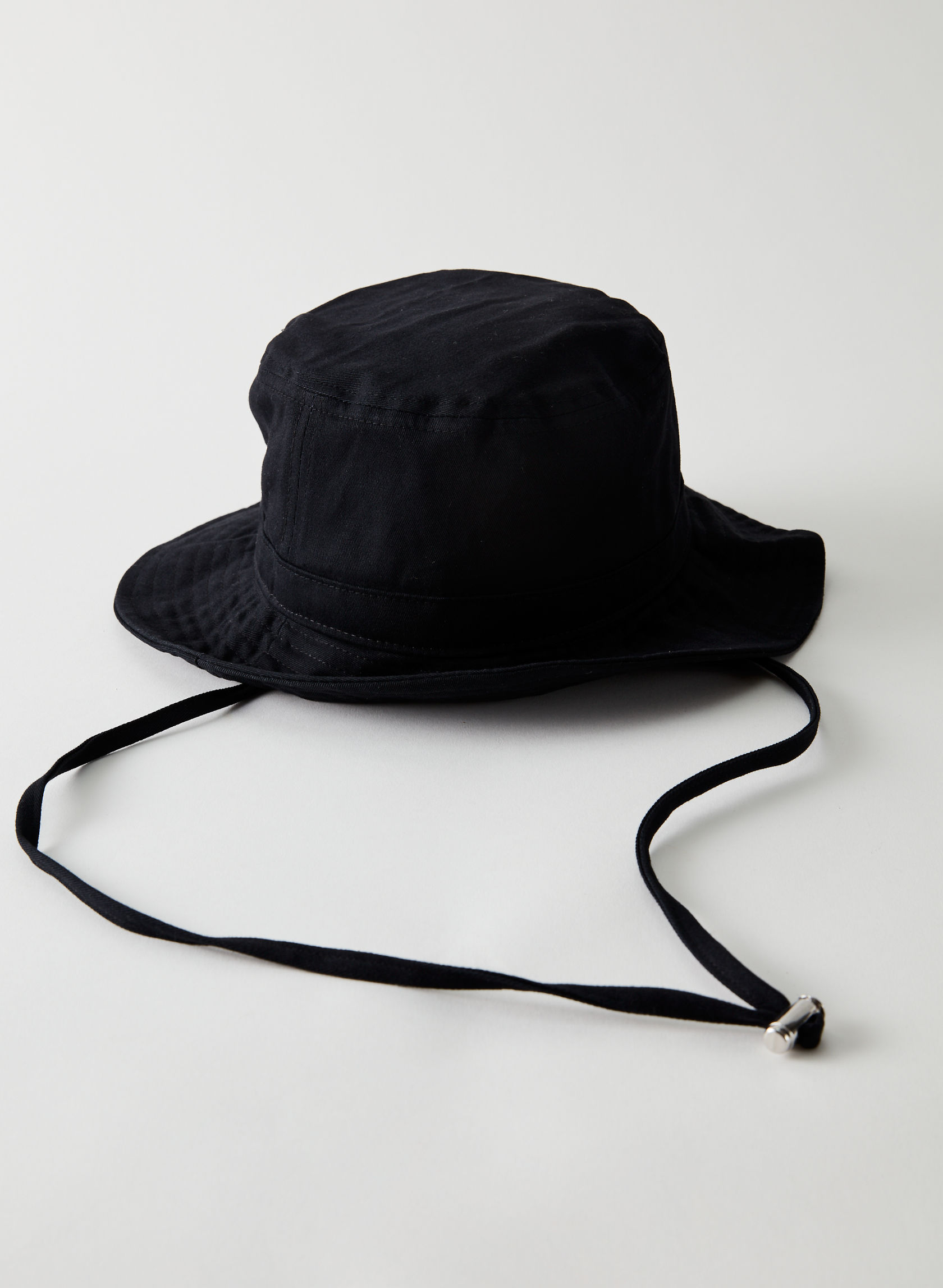 Tna DOMINO BUCKET HAT Aritzia US