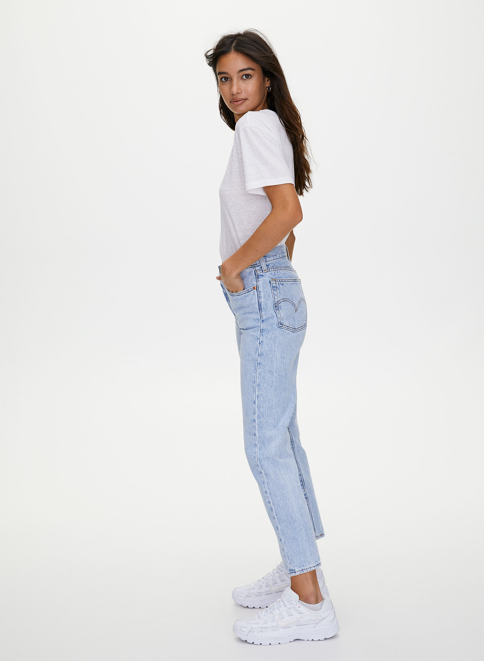 aritzia levi's wedgie straight