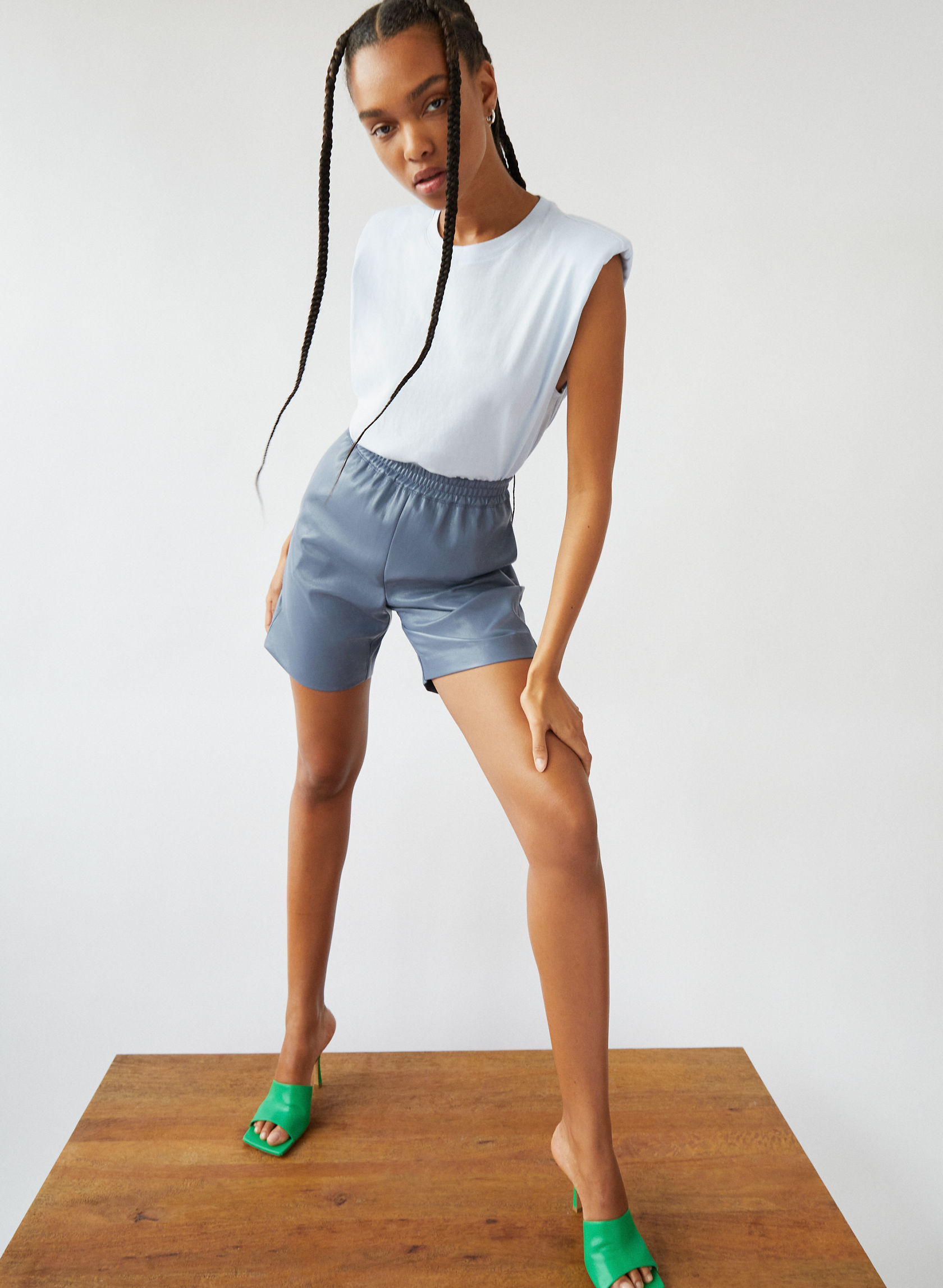 aritzia shoulder pad t shirt