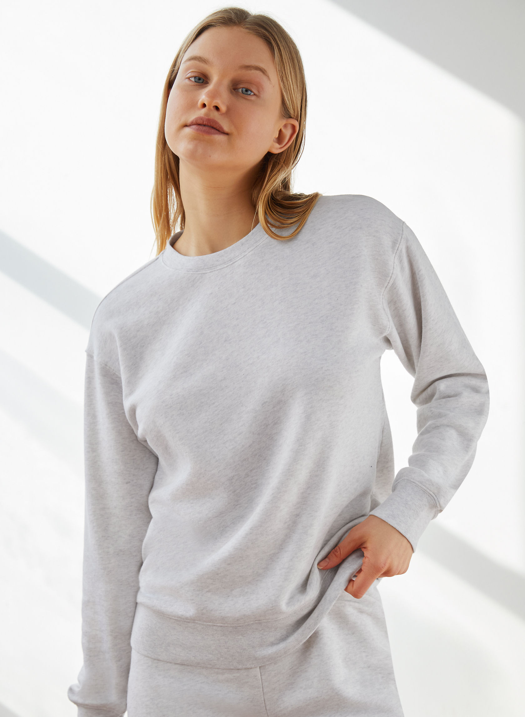 Tna COZY FLEECE PERFECT CREW SWEATSHIRT | Aritzia CA