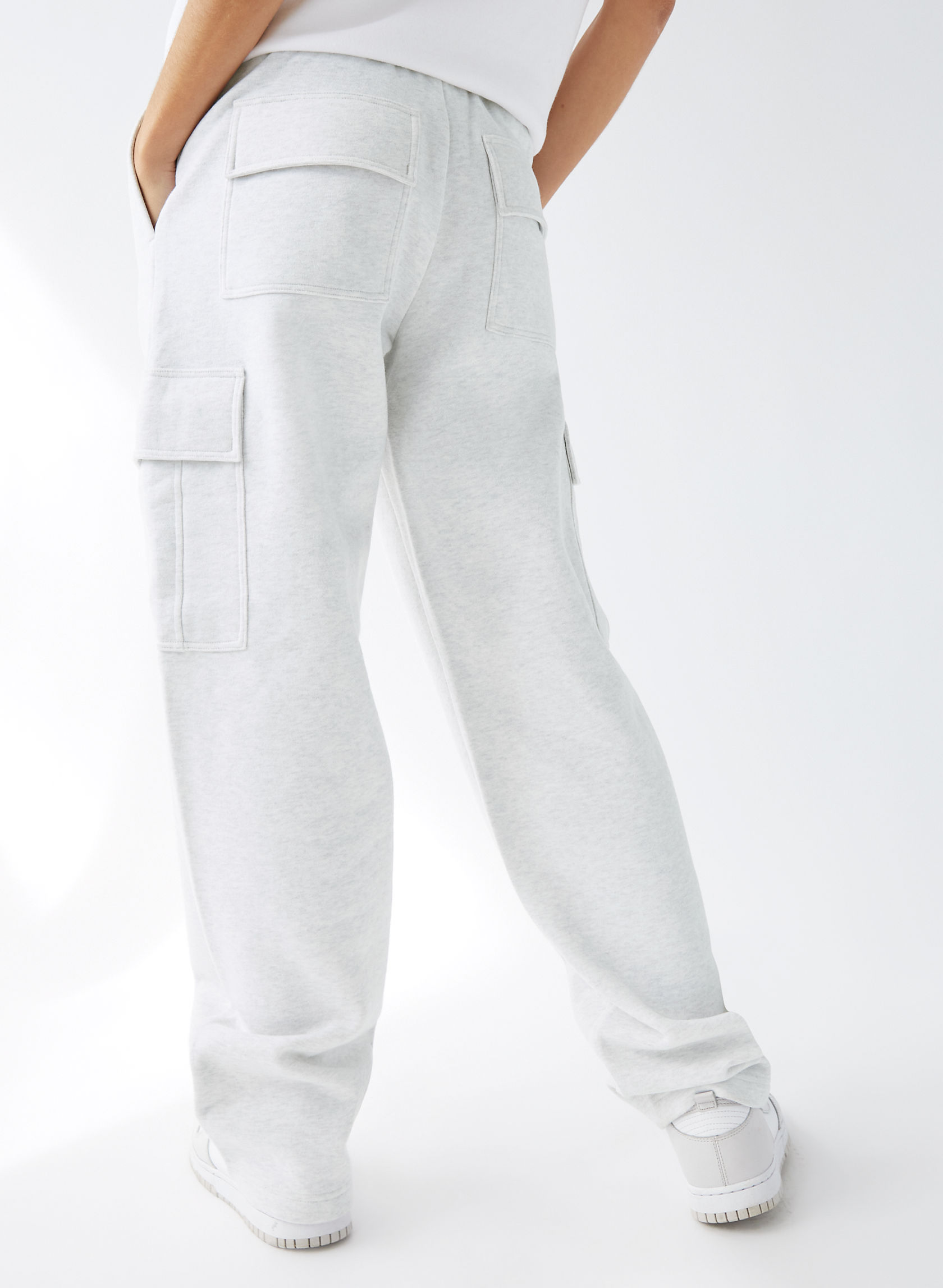 Tna COZY FLEECE MEGA CARGO SWEATPANT | Aritzia INTL