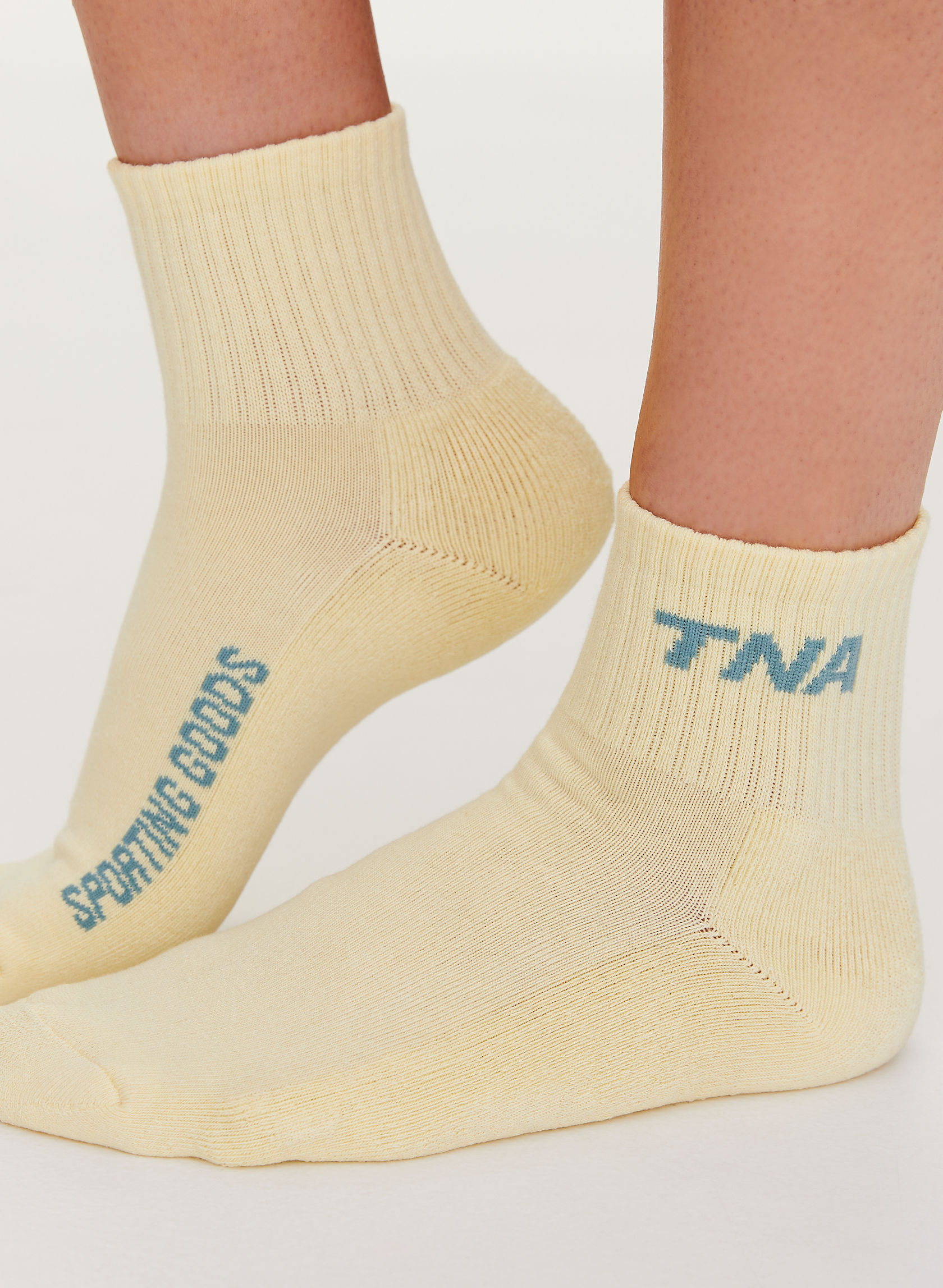 Tna BASE ANKLE SOCK 3PACK Aritzia INTL